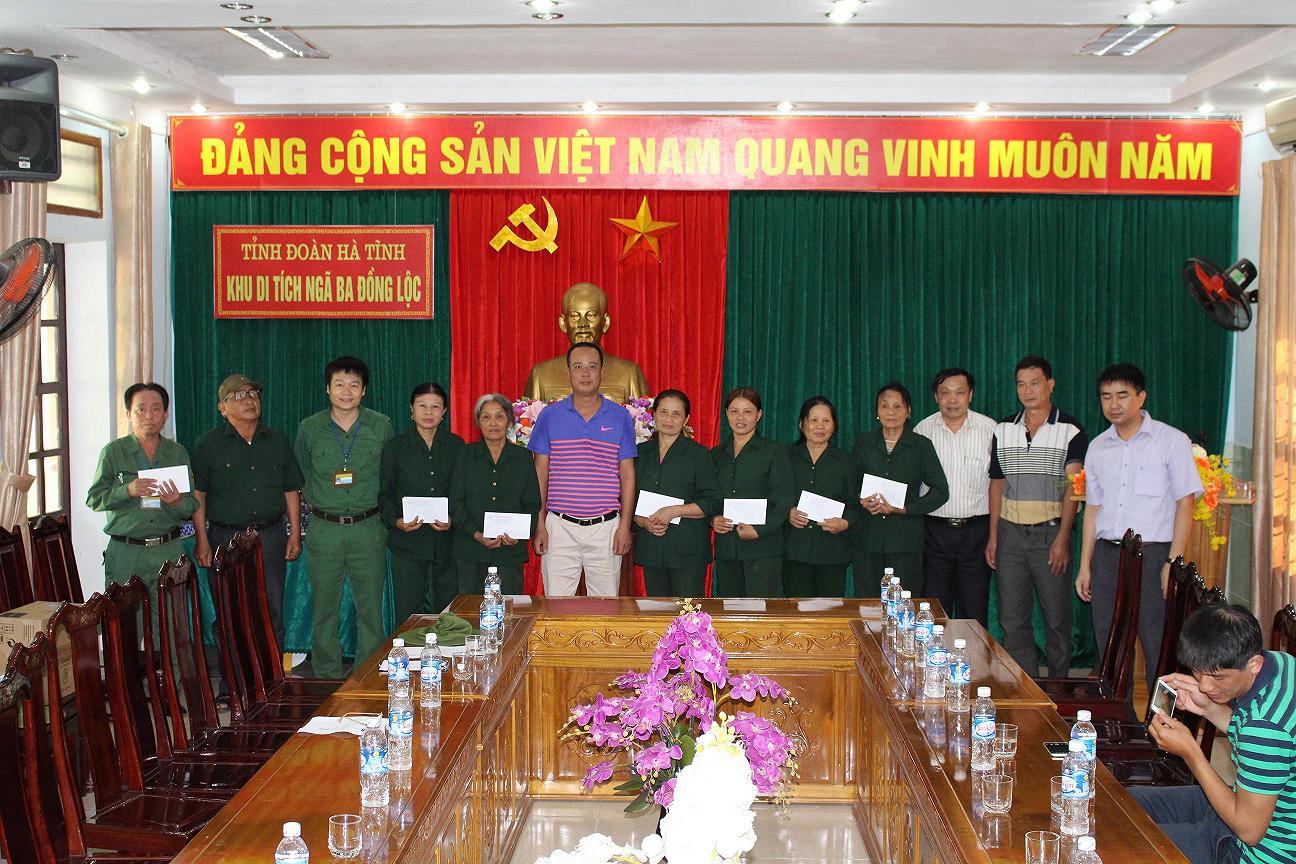 tang-qua-tai-khu-di-tich-nga-ba-dong-loc