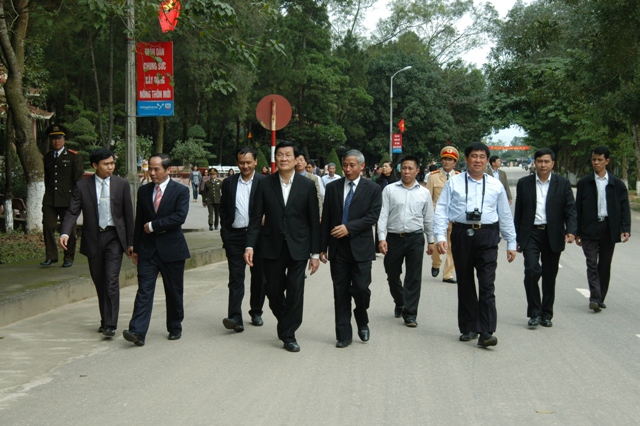 chu-tich-nuoc-truong-tan-sang-ve-tham-nga-ba-dong-loc